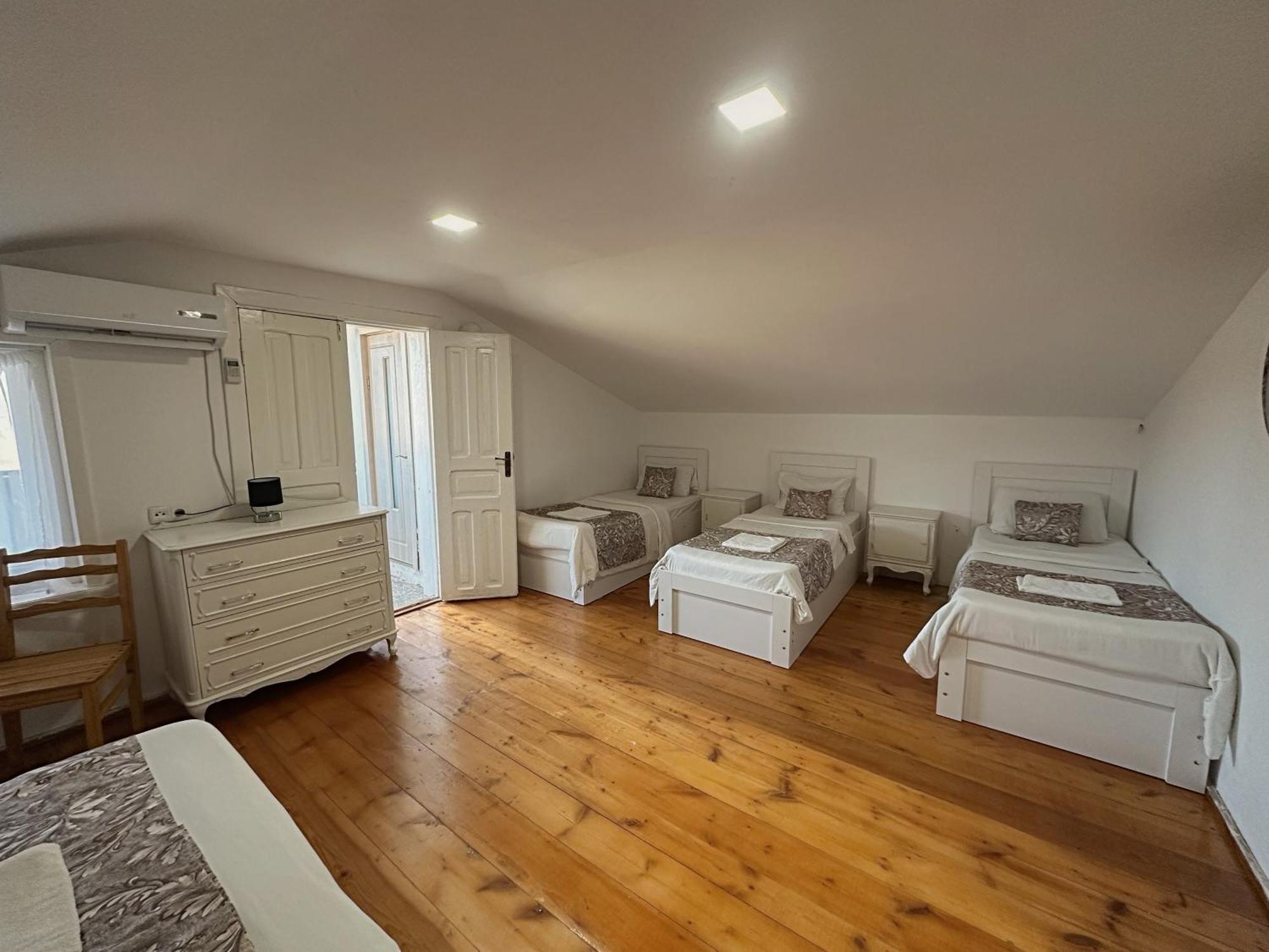 Aloft House Hotel Kutaisi Bagian luar foto