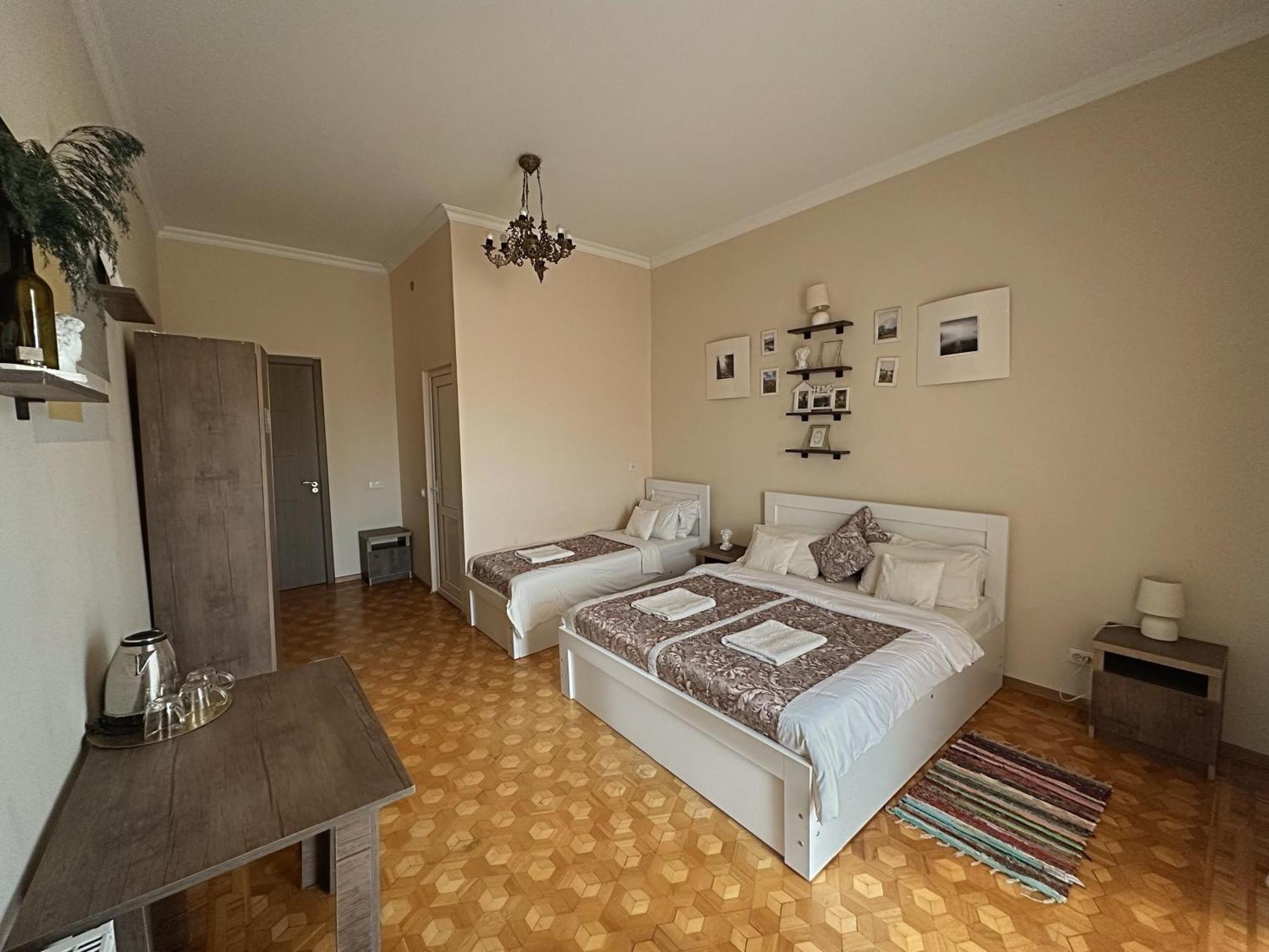 Aloft House Hotel Kutaisi Bagian luar foto