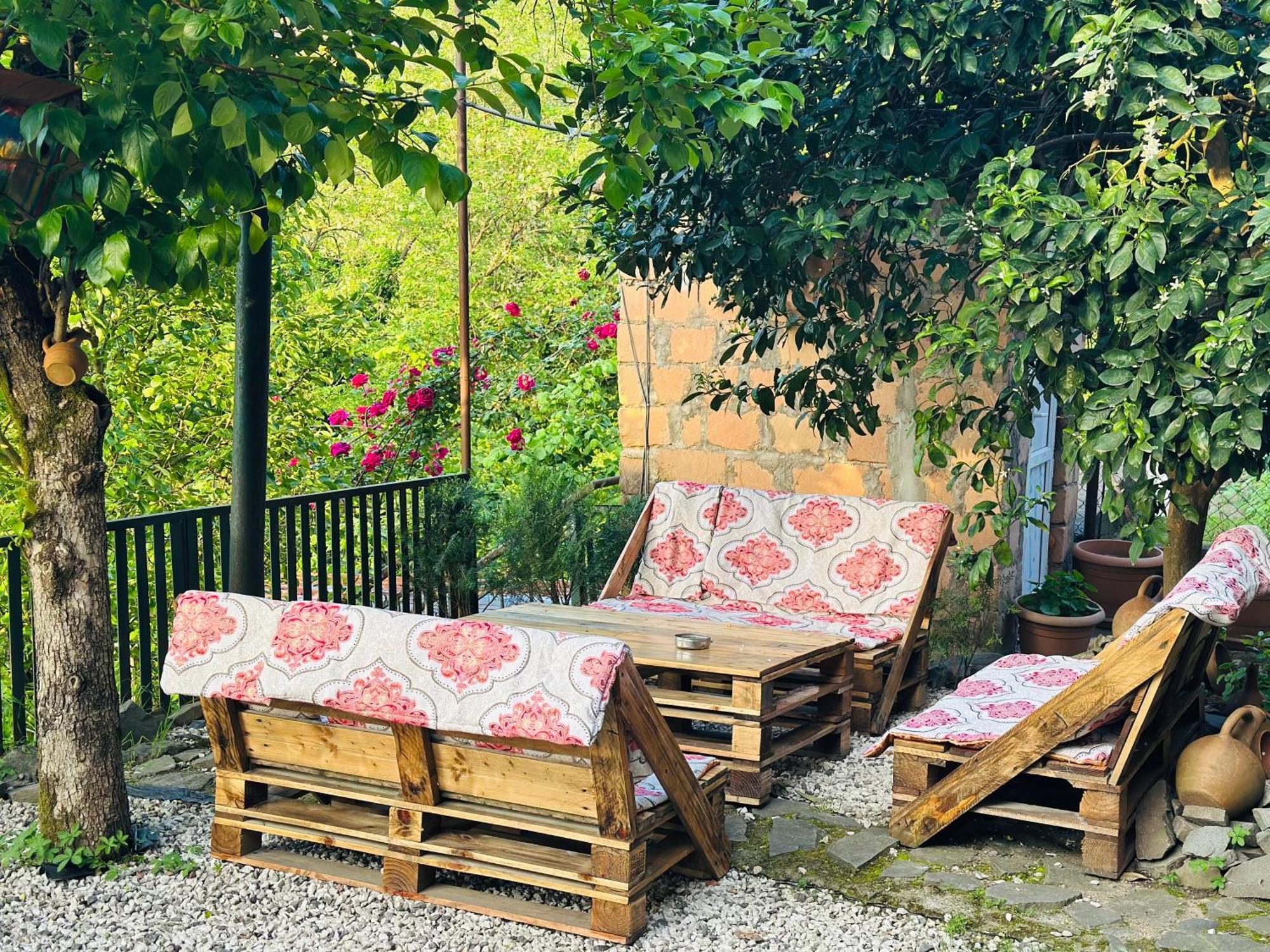 Aloft House Hotel Kutaisi Bagian luar foto